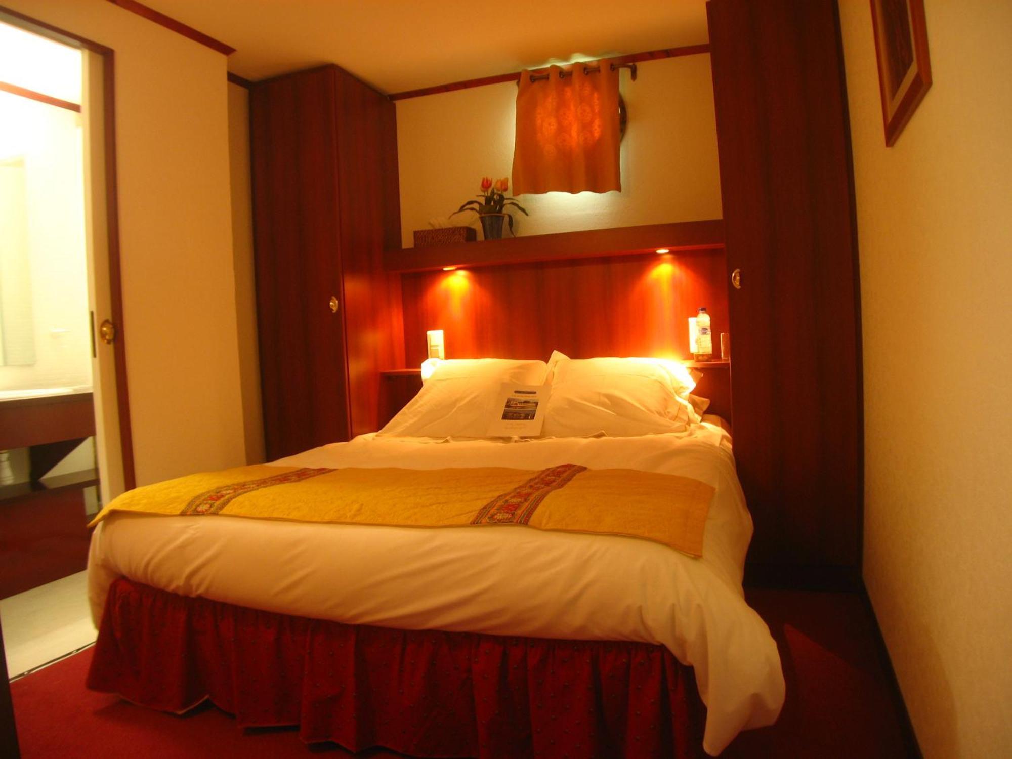 Hotel Bateau Le Phenicien Aigues-Mortes Esterno foto